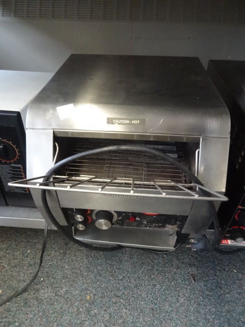 lot 101 image: Convector Toaster