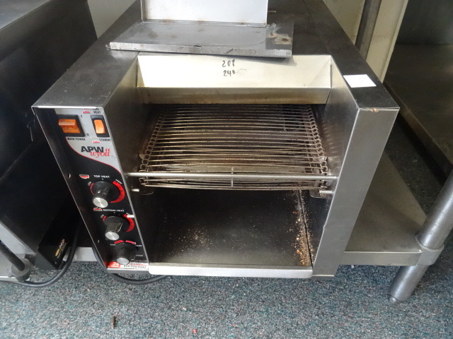lot 102 image: Convector Toaster