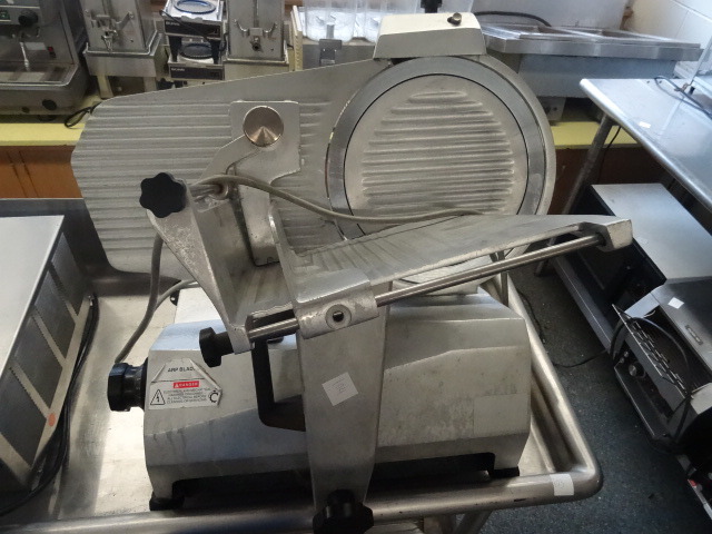 lot 104 image: Meat Slicer