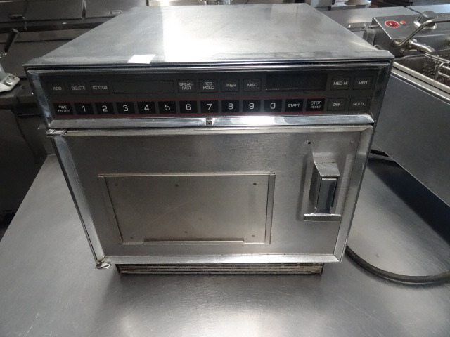 lot 109 image: Microwave