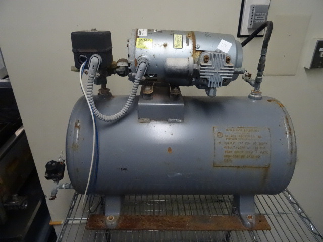 lot 128 image: Air Compressor