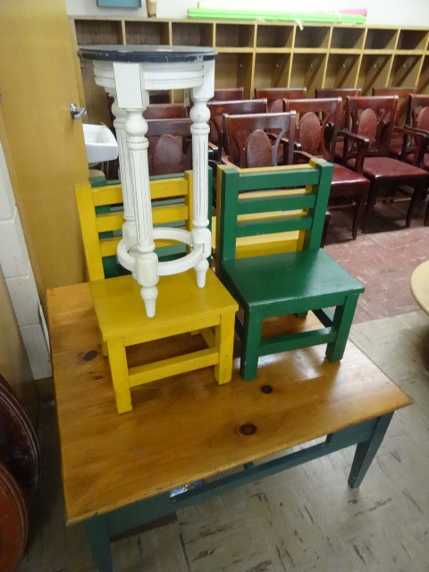 lot 133 image: Kids Chairs