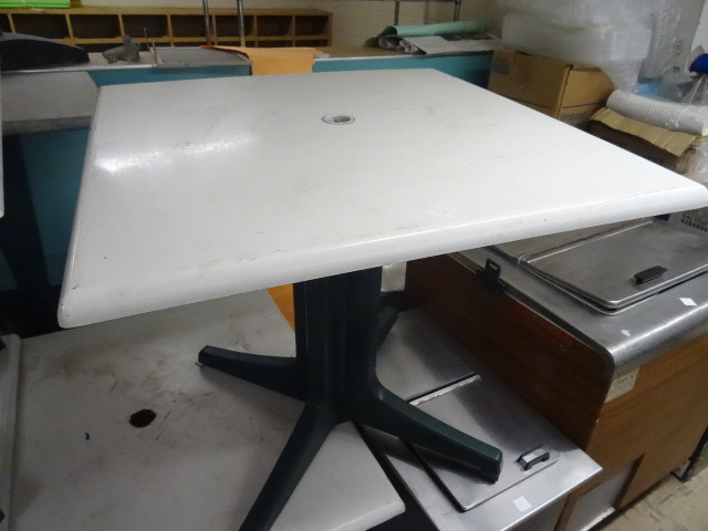 lot 139 image: Patio Table
