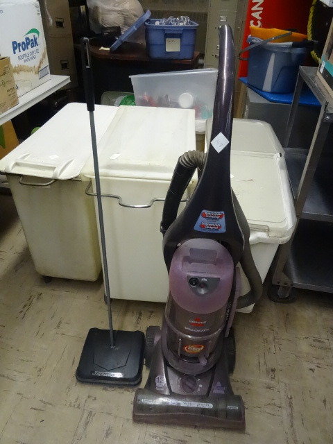lot 148 image: Vacuum