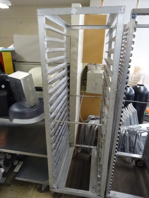 lot 153 image: Aluminum Tray Rack