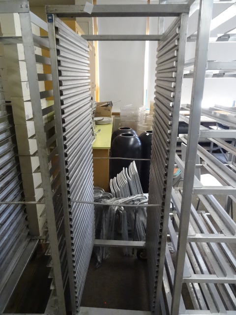 lot 154 image: Aluminum Tray Rack