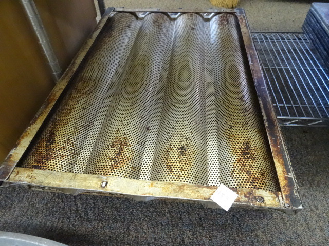 lot 185 image: Baking Pans