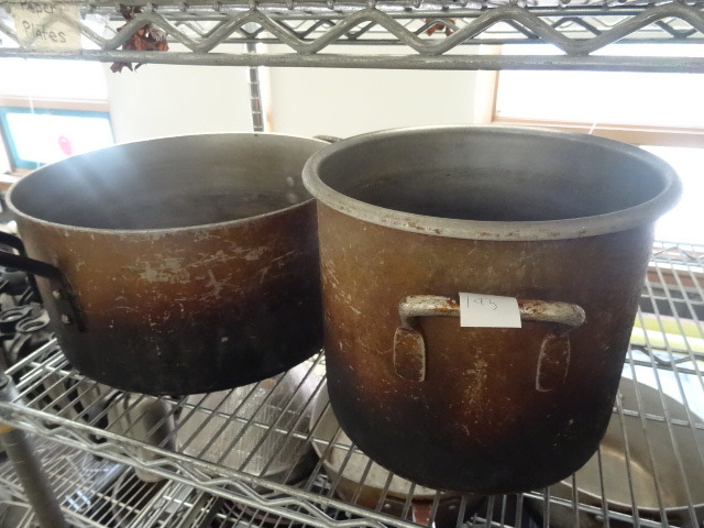 lot 193 image: Pots