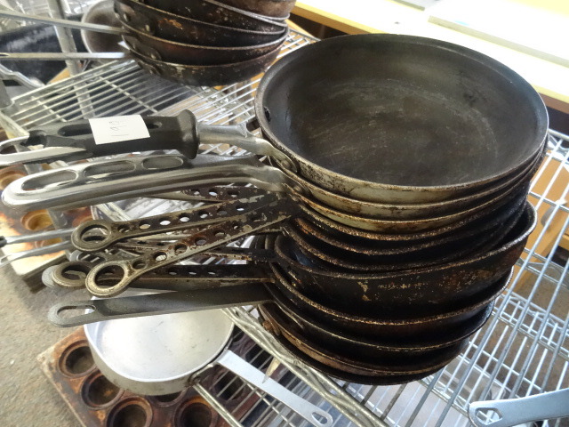 lot 199 image: Sautee Pan
