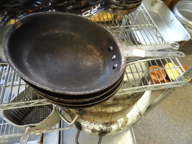 lot 201 image: Sautee Pan