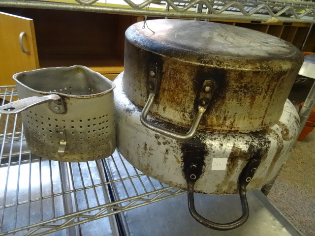 lot 205 image: Strainer