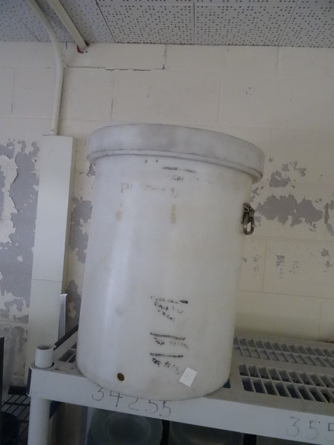 lot 227 image: Storage Bin