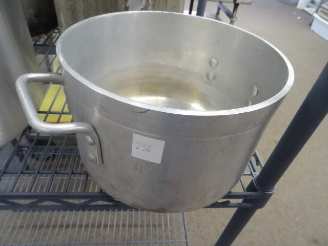 lot 256 image: Stock Pot