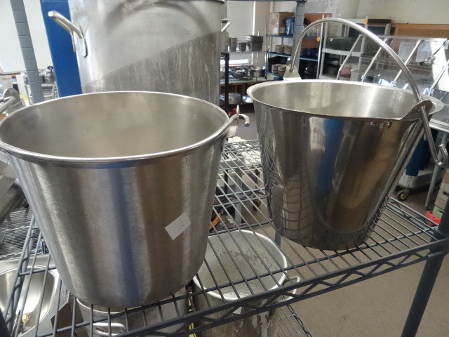 lot 258 image: Buckets