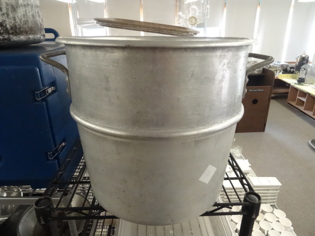 lot 272 image: Aluminum Pot