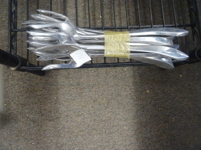 lot 276 image: Forks