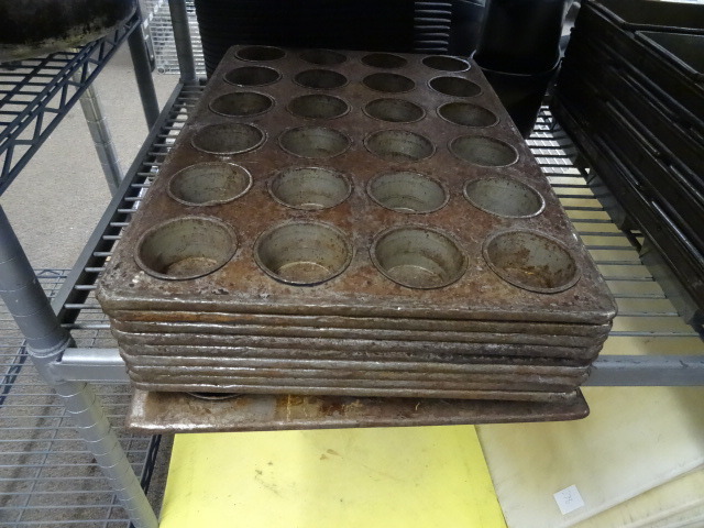 lot 280 image: Bread and Muffin Pans