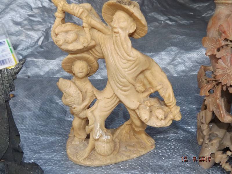 statues