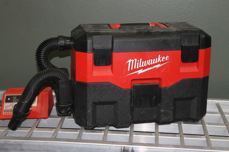 Milwaukee WetDry Vacuum