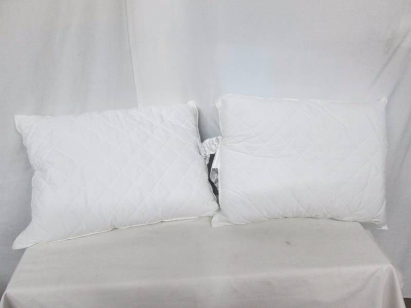 lot 72 image: sensorPEDIC Quilted Deluxe Bed Pillow - Set of 2