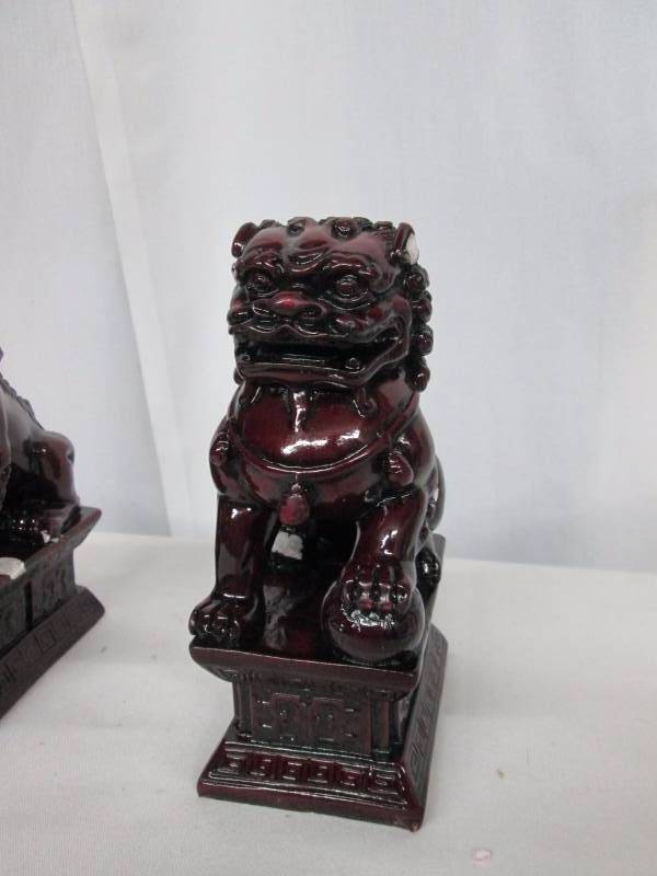lot 98 image: Fu Dog Statues - Set of 2