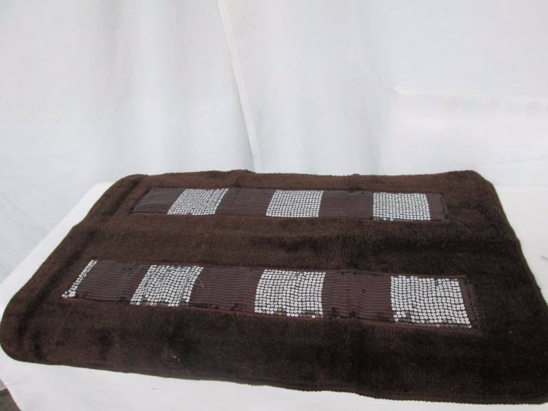 lot 67 image: Elite Sequined Bath Rug