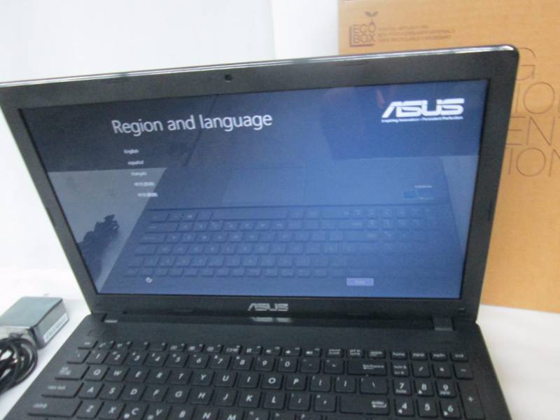 lot 6 image: Asus 15.6 4GB Windows 8.1 Laptop