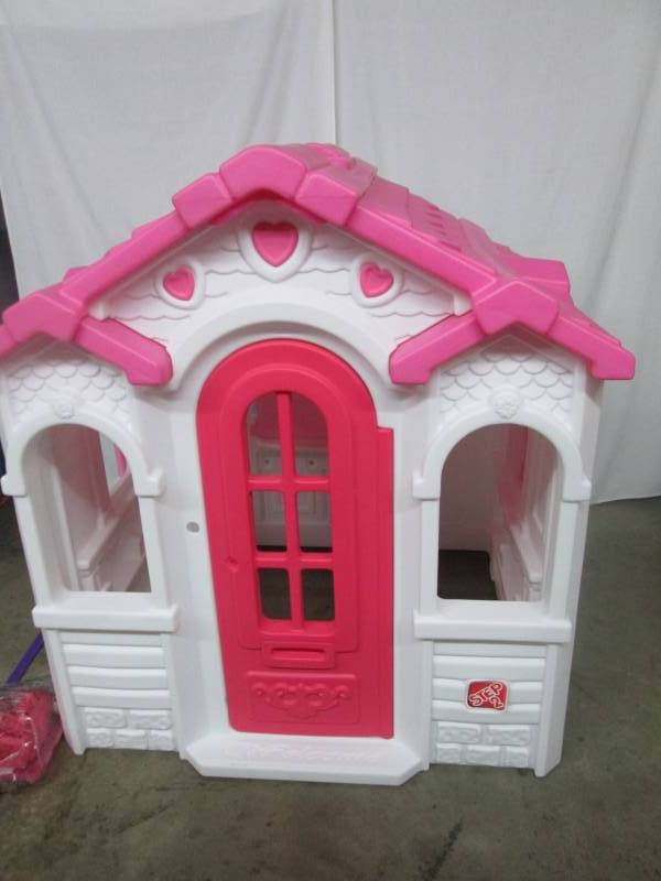 lot 31 image: Sweetheart Playhouse