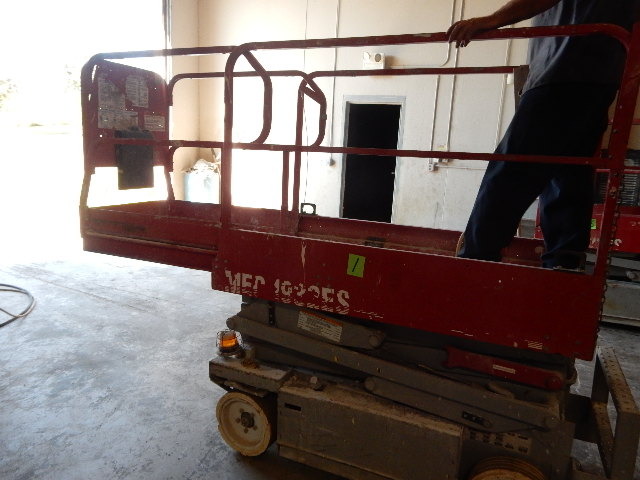 19 Ft MEC Scissor Lift
