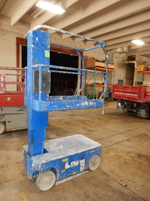 12 ft Uprigth Scissor Lift