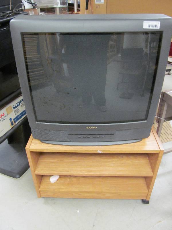 Sanyo 30 TV with Stand