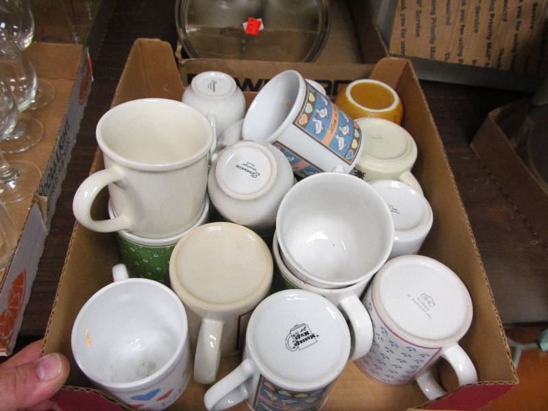 Large lot of coffee cups