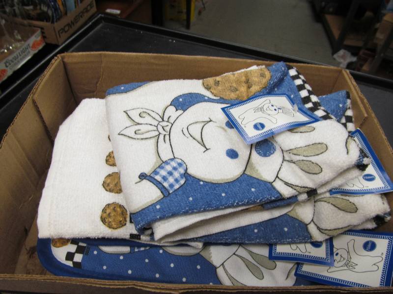 Lot of Pillsbury Dough Boy Towels Oven Hot Pan Holder
