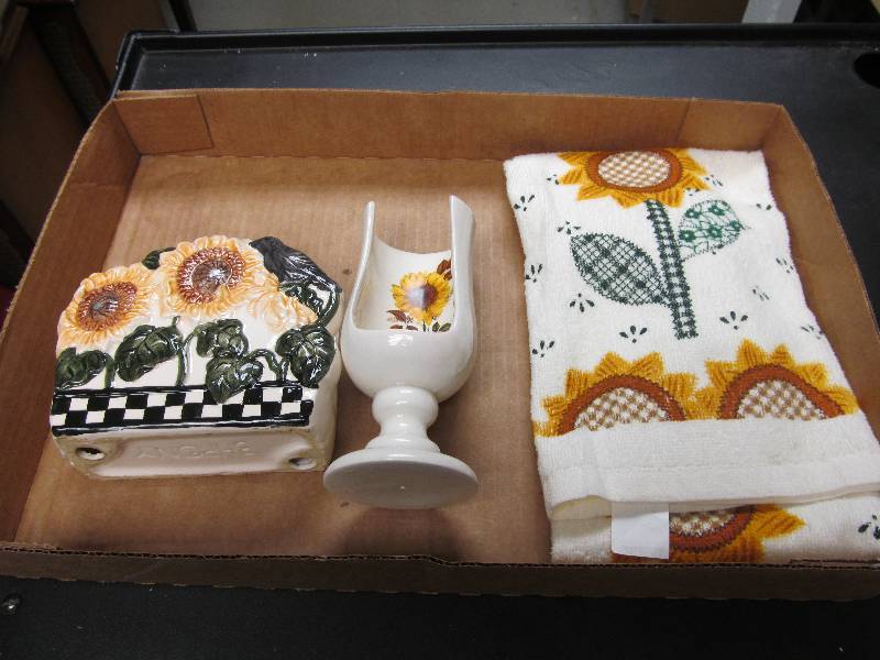 Lot of sunflower collectible