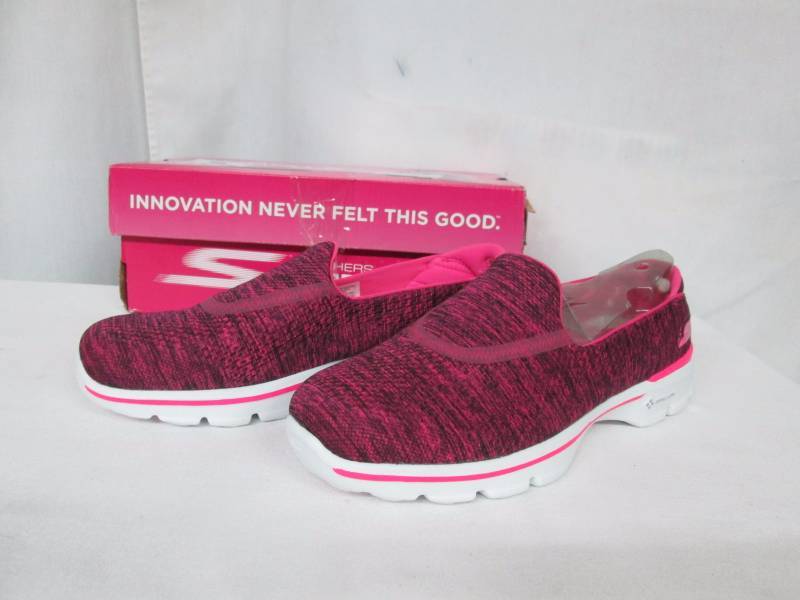 Skechers Womens GOWalk 3 Slip-On Walking Shoe