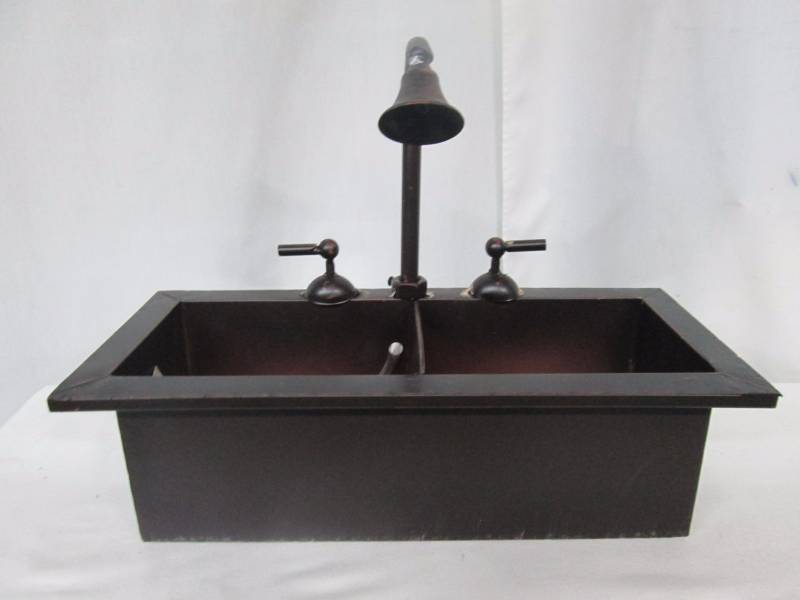 17 Metal Water Faucet Planter