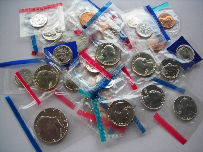 Lot Of 32 US Mint Unc Coins From 70s & 80s
