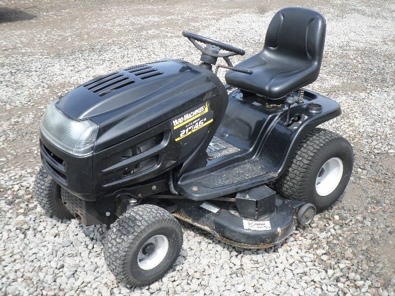 Yard Machines Lawn Tractor, Briggs ...
