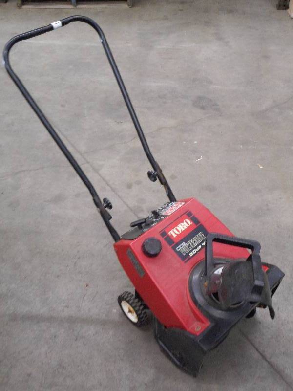 lot 11 image: Toro CCR PowerLite 3HP 16 Snowblow...