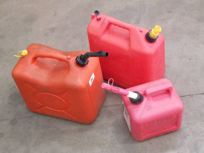 lot 20 image: Lot Of (3) Gasoline Cans ...