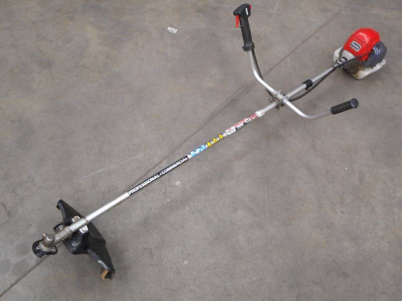 lot 97 image: Robin Commercial Gas Trimmer, Missi...
