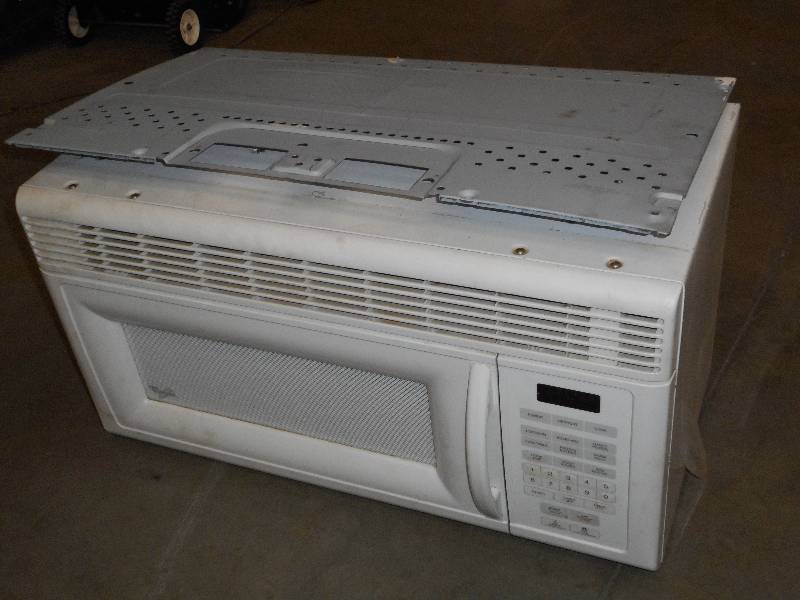 lot 106 image: Whirlpool Under-Cabinet Microwave, ...
