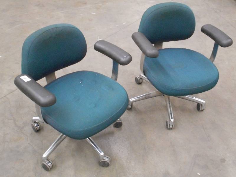 lot 116 image: (2) Rolling Adjustable Office Chair...