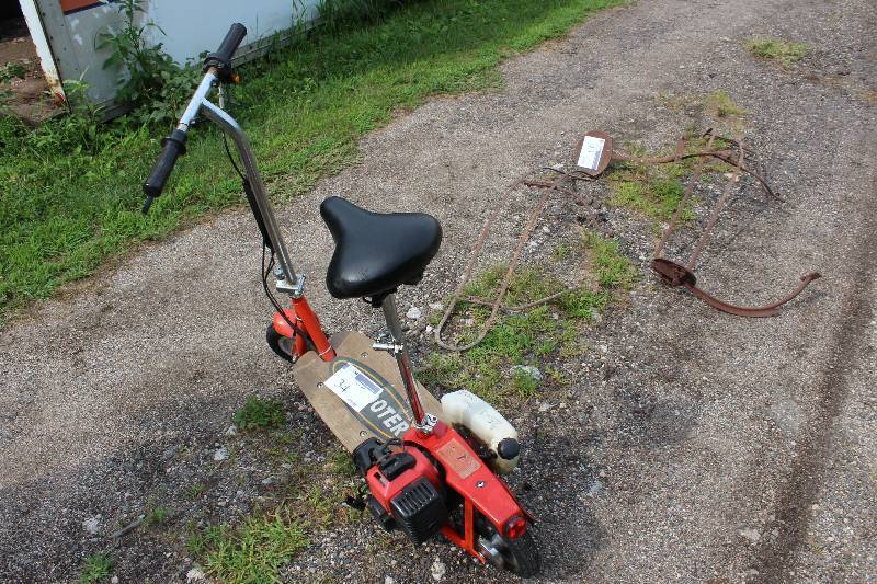 lot 34 image: Motorized G-Scooter Scooter Brand Hand Brakes Gas Engine, Two Stroke Tested & Operational.