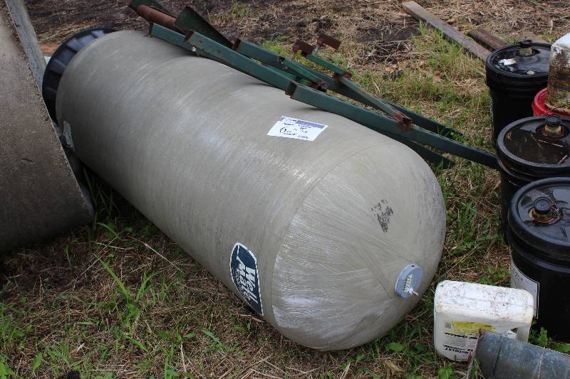 lot 6 image: Well-Mate Water System Pressure Tank 72 Long x 24 Diameter.