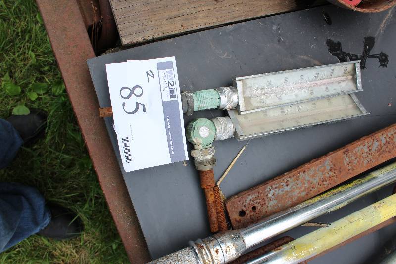 lot 85 image: Lot of (2) Pressure Gauges wThermometer Readers.