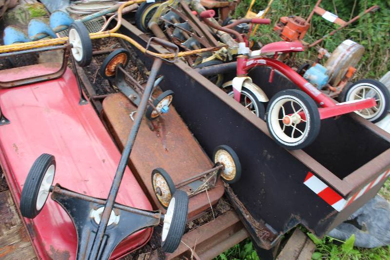 lot 101 image: Lot of (3) Including Childrens Tricycle Childrens Wagons wHandles & Wheels (2).