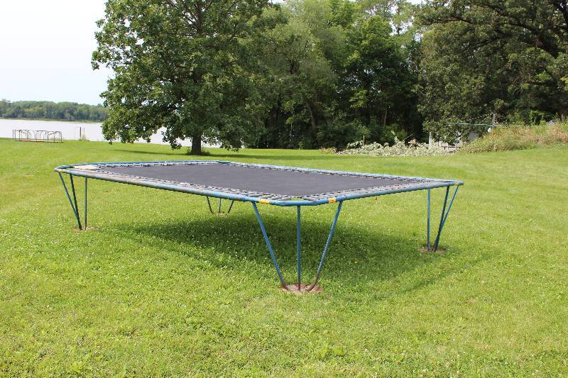 lot 25 image: Trampoline wMetal Stand Rectangular 124 x 172 x 36.