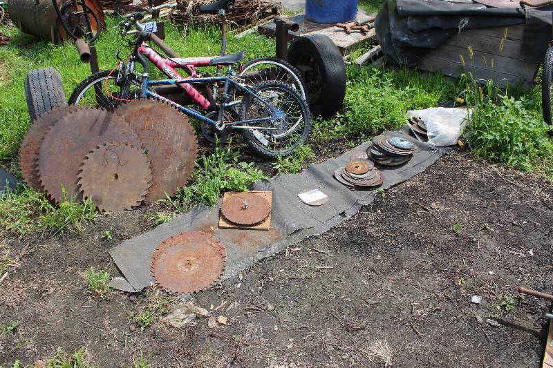 lot 119 image: Lot of Metal Blades & Cutting Discs Miscellaneous Sizes & Uses.