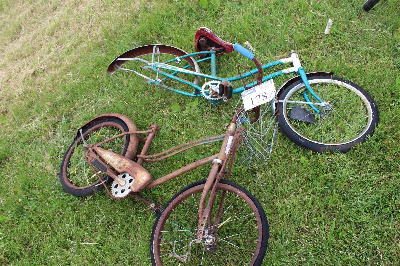 lot 178 image: Lot of (2) Vintage Bicycles.